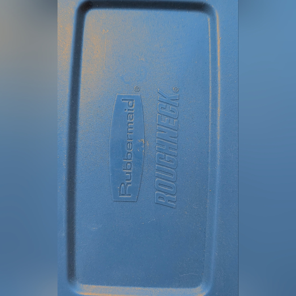 Rubbermaid Roughneck Blue Storage Container - Picture 2 of 3